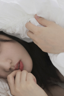 女人白嫩嫩的乳